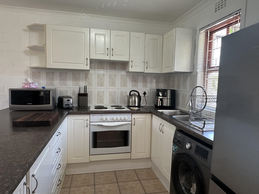 To Let 2 Bedroom Property for Rent in Parklands Western Cape